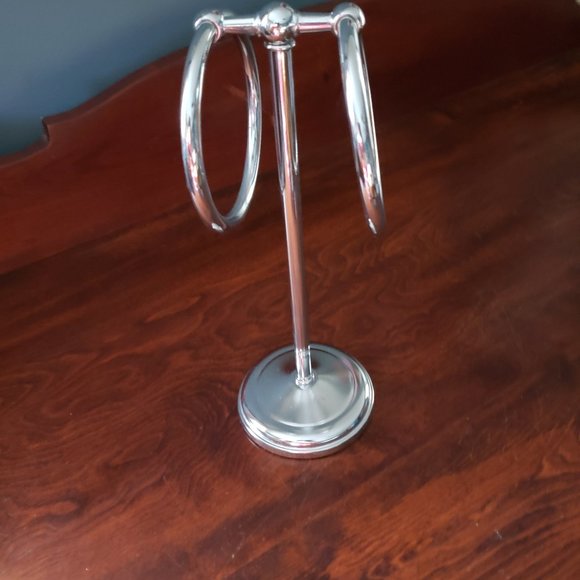 Towel Holder. - Picture 2 of 3